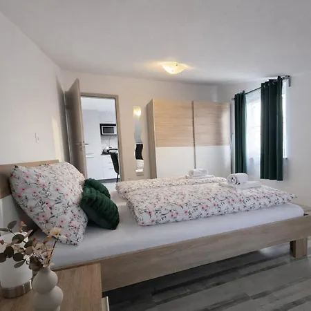 Sunset - Two Bedroom With Terrace And Sea View Poreč